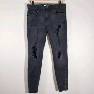 Forever 21 • Distressed Jeans